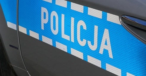 Policja szuka sprawców włamania.