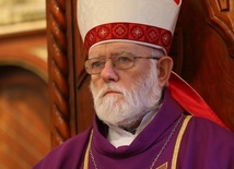 abp. Celestino Aós