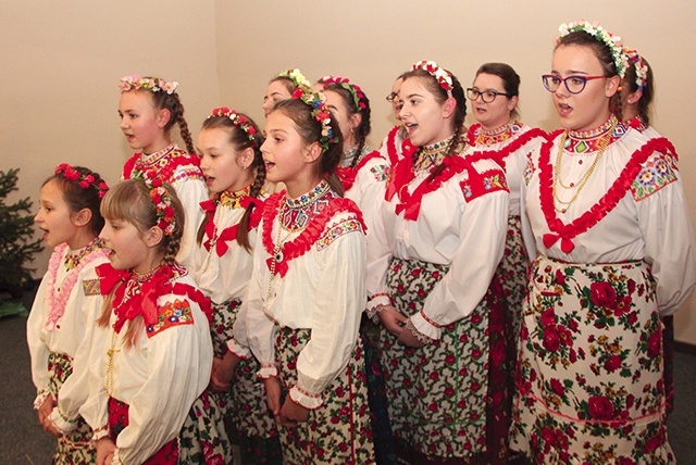 Bukowińskie Kolędowanie, na które przyjeżdżają górale czadeccy z całej Polski, odbyło się w tym roku 11 stycznia w Smogórach. Relacja: zgg.gosscc.pl.