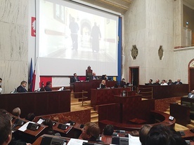 Na sesji obecni byli przedstawiciele kurii bielsko-żywieckiej i zgromadzenia paulinów.