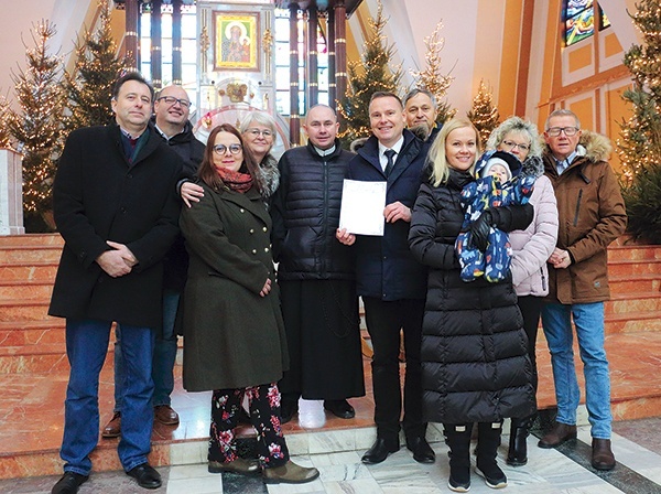 ▲	Przedstawiciele stowarzyszenia Christophoros wraz z o. Mariuszem Simoniczem CSsR.