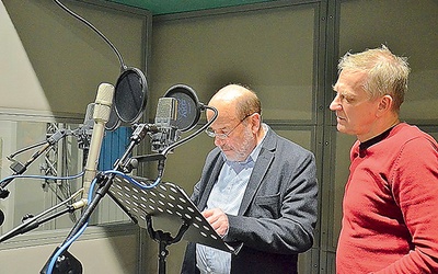 Henryk Rozen, reżyser, i Jacek Puchalski, realizator, w trakcie nagrań.