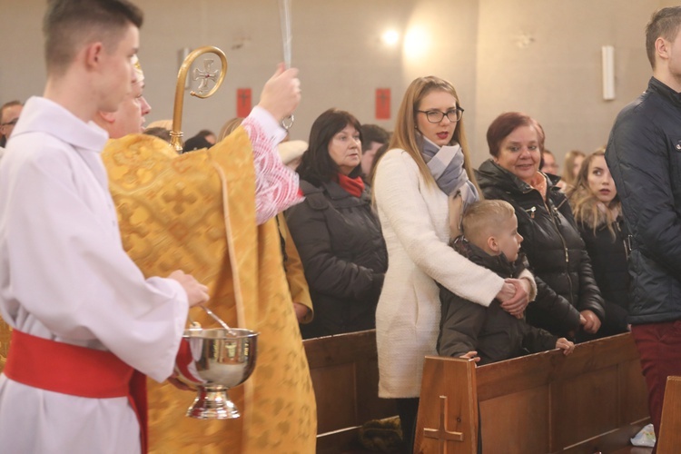 Poświęcenie nowej chrzcielnicy w Miliardowicach