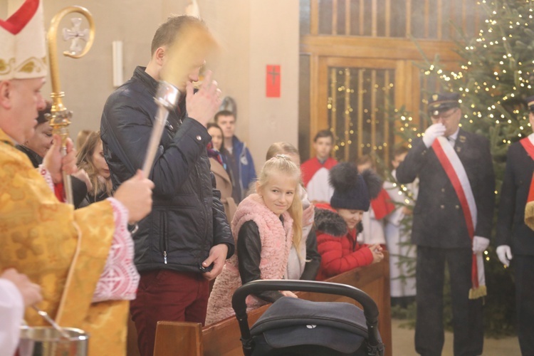 Poświęcenie nowej chrzcielnicy w Miliardowicach