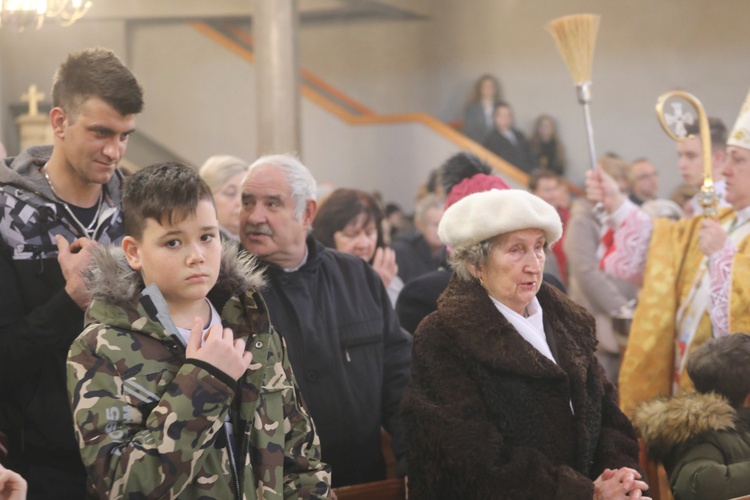 Poświęcenie nowej chrzcielnicy w Miliardowicach