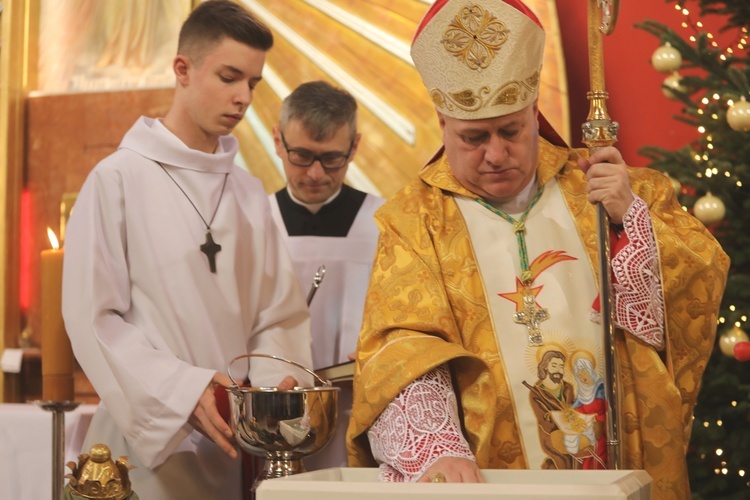 Poświęcenie nowej chrzcielnicy w Miliardowicach