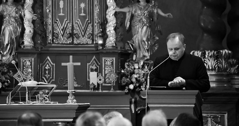 Autorytet bez autorytaryzmu. Człowiek Boży, a nie Bóg. Konferencja ks. Wojciecha Wójtowicza do kapłanów