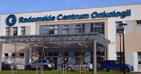 Radomskie Centrum Onkologii znajduje się przy ul. Uniwersyteckiej 6 (os. Wacyn).