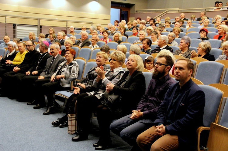 Seniorzy w Tarnowie. Starość się Panu Bogu nie udała?