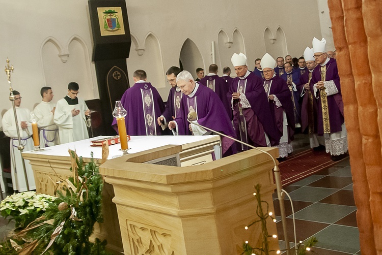 Msza żałobna w intencji ks. Wojciecha Wójtowicza, cz. 1