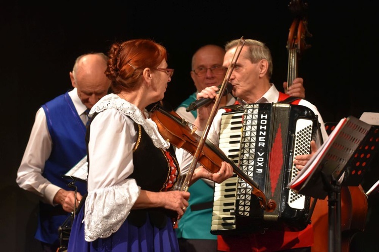 Zespół Ale Babki i kapela GOKSiR Świdnica