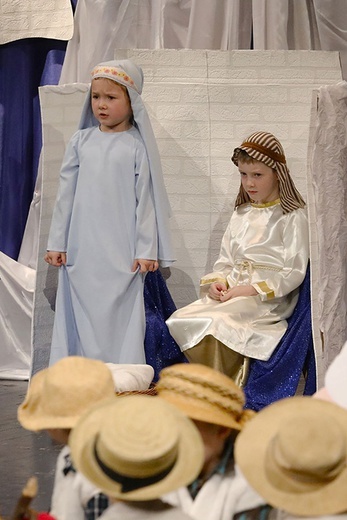 Wiktoria Zaorska za rolę Maryi i piękny śpiew w spektaklu Przedszkola Miejskiego nr 4 w Świdnicy