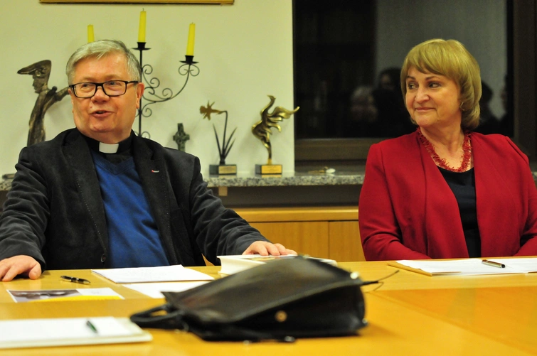 Bóg i człowiek we wczesnej poezji buntownika - Karola Wojtyły