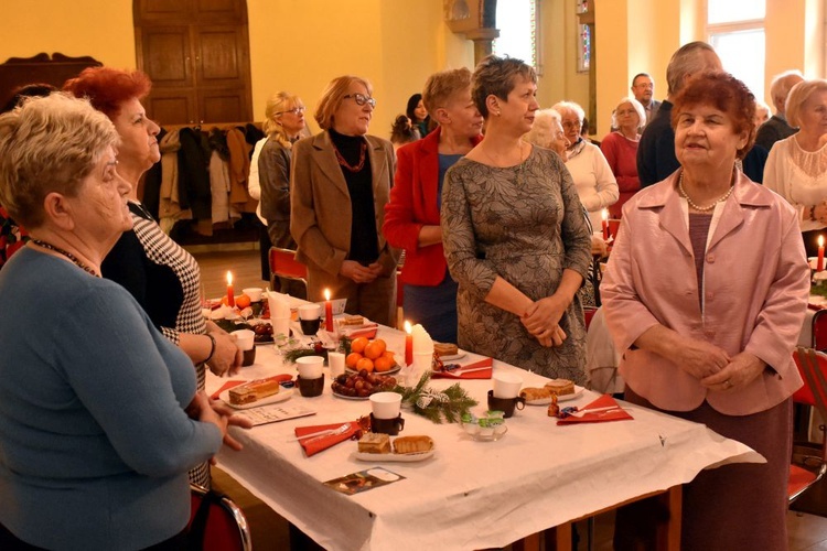 Biskup spotkał się na opłatku z katedralnymi grupami