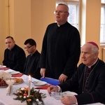 Biskup spotkał się na opłatku z katedralnymi grupami