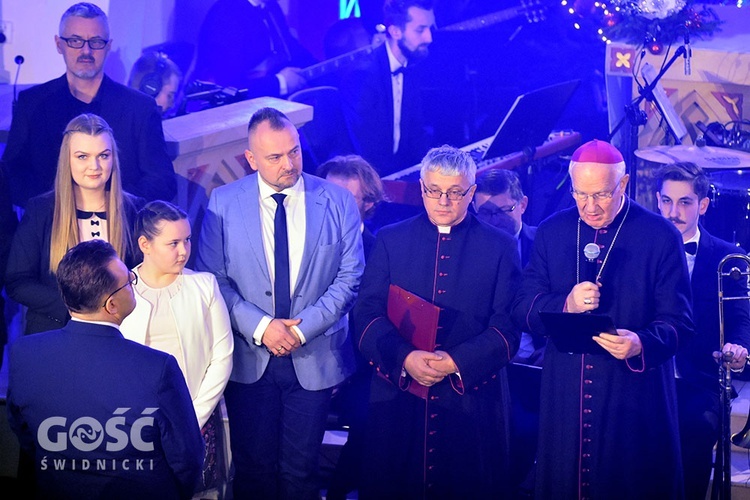 Koncert "Żywe Betlejem z gwiazdami" w Głuszycy