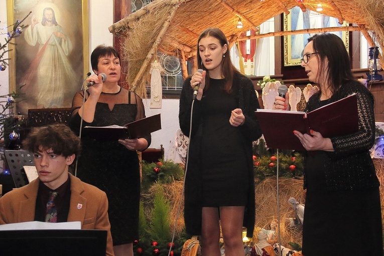 Swojsko i międzynarodowo. Parafialny Przegląd Kolęd i Pastorałek w Żydowie