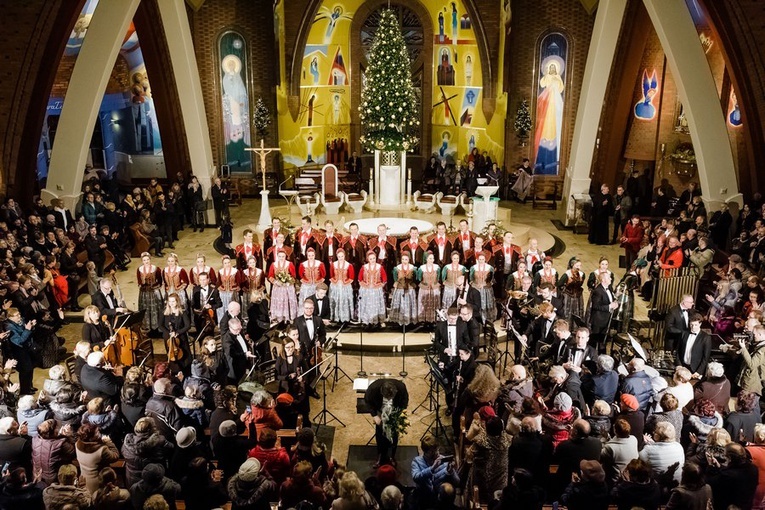 Tychy. Koncert kolęd w wykonaniu "Śląska"