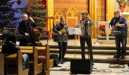 Koncert kolęd dla Fundacji "Krzyż Dziecka" w Pisarzowicach - 2020