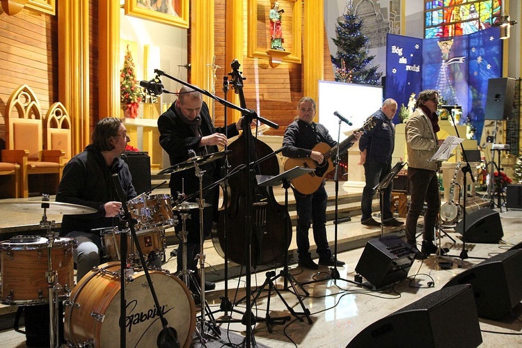 Koncert kolęd dla Fundacji "Krzyż Dziecka" w Pisarzowicach - 2020