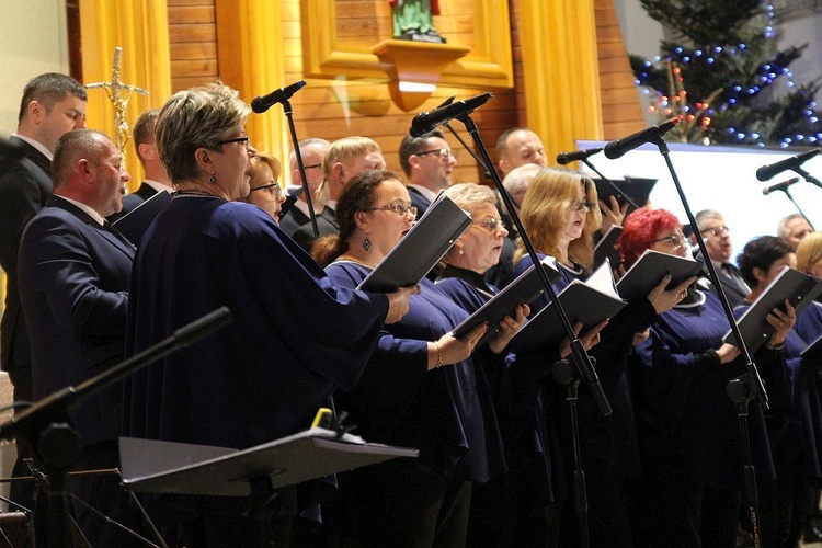 Koncert kolęd dla Fundacji "Krzyż Dziecka" w Pisarzowicach - 2020