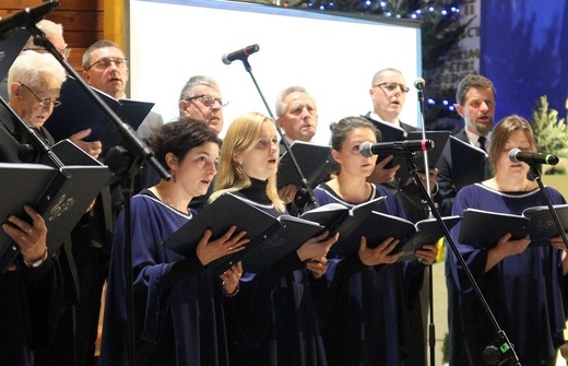 Koncert kolęd dla Fundacji "Krzyż Dziecka" w Pisarzowicach - 2020