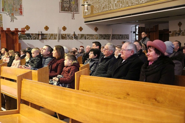 Koncert kolęd dla Fundacji "Krzyż Dziecka" w Pisarzowicach - 2020