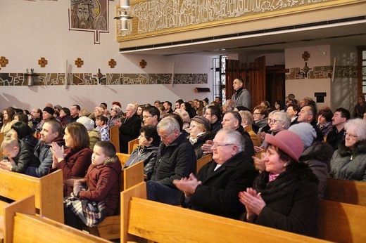 Koncert kolęd dla Fundacji "Krzyż Dziecka" w Pisarzowicach - 2020