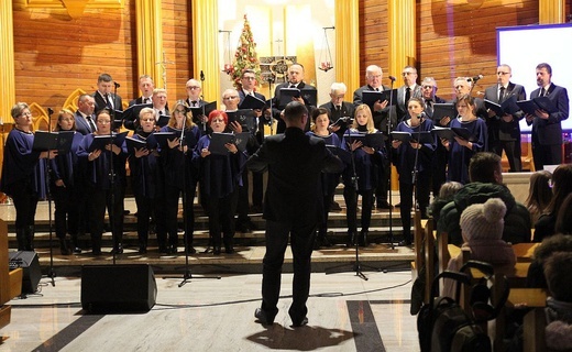 Koncert kolęd dla Fundacji "Krzyż Dziecka" w Pisarzowicach - 2020