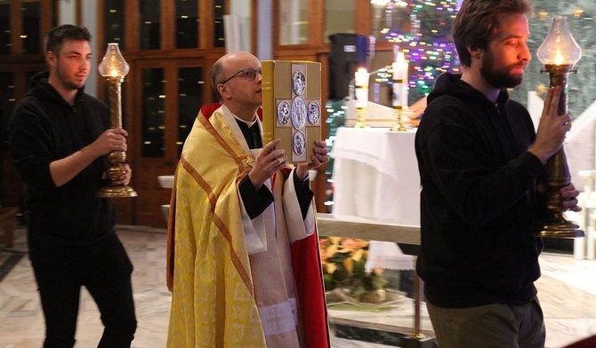 Pismo Święte stało się centrum spotkania młodych na Złotych Łanach.