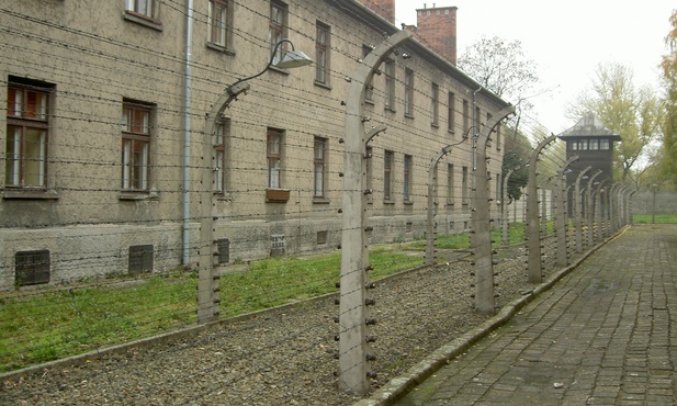Sekretarz generalny Światowej Ligi Muzułmańskiej odwiedzi Auschwitz