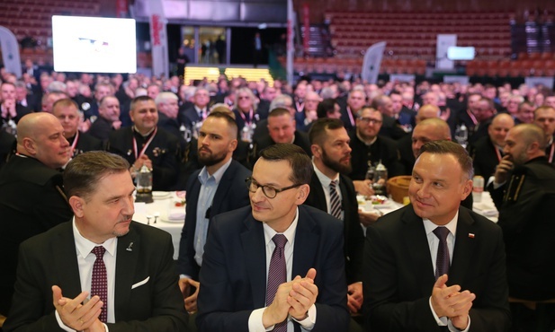 Polacy są zadowoleni z pracy prezydenta i premiera?