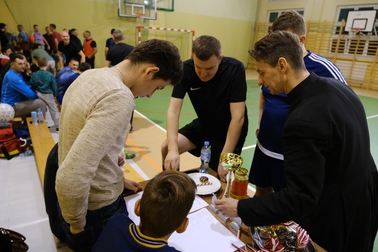 Tymowa. II Charytatywny Turniej Halowej Piłki Nożnej Oldboyów