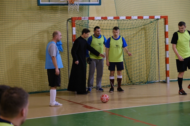 Tymowa. II Charytatywny Turniej Halowej Piłki Nożnej Oldboyów