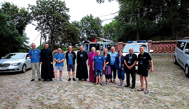 Służby ogólnopielgrzymkowe z bp. Jackiem Jezierskim w sanktuarium Matki Bożej Bolesnej w Oborach.