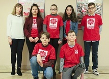 Szkolne Koło Caritas z Sawina, w którym działa Wolontariusz Roku – Gabryś Gałat (pierwszy z prawej u góry).