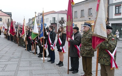 Apel pamięci na rynku w Szydłowcu.