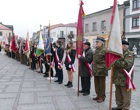 Apel pamięci na rynku w Szydłowcu.