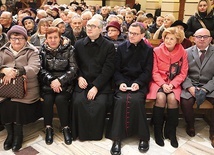 Diecezjalne świętowanie w ciechanowskiej świątyni zgromadziło całe rodziny.