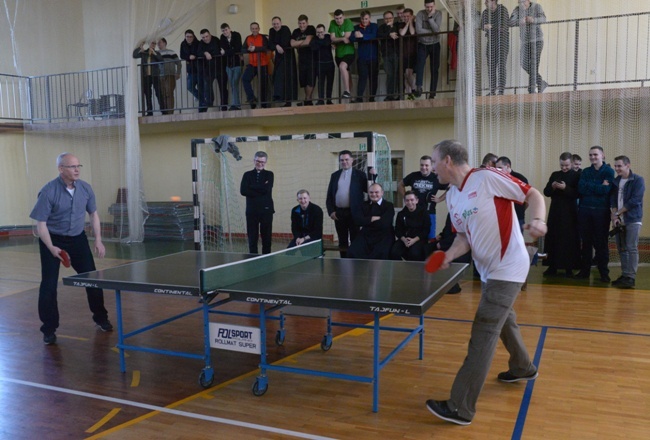 Turniej w ping-ponga w WSD Radom