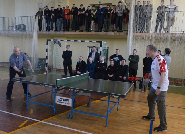 Turniej w ping-ponga w WSD Radom