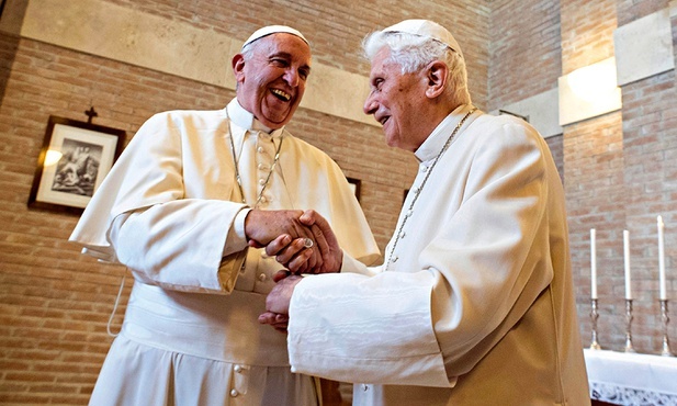 Papieże, obecny i były, Franciszek i Benedykt XVI. Zdjęcie zrobione 19 listopada 2016 r.