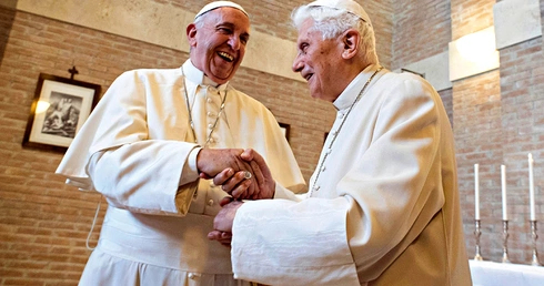 Papieże, obecny i były, Franciszek i Benedykt XVI. Zdjęcie zrobione 19 listopada 2016 r.
