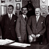 Redakcja dziennika „Słowo”, od prawej: Bolesław Wit-Święcicki, Witold Tatarzyński, Józef Mackiewicz, Kazimierz Luboński, Hartung.