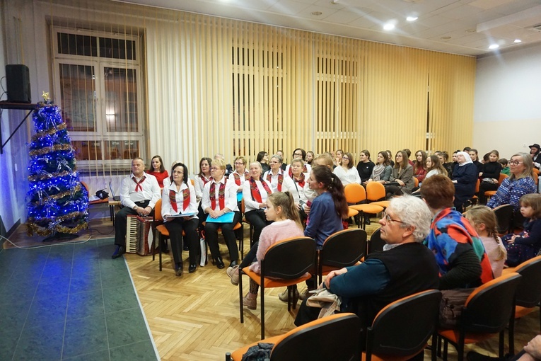 Kolędowanie w bibliotece