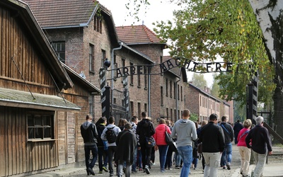Biskupi Europy o Auschwitz: Nie dla antysemityzmu i manipulowania prawdą dla polityki