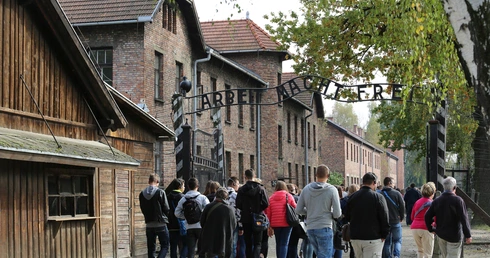 Biskupi Europy o Auschwitz: Nie dla antysemityzmu i manipulowania prawdą dla polityki
