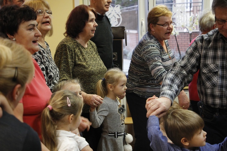 Sochaczew. Dzień Babci i Dziadka w Przedszkolu Świętych Aniołów Stróżów