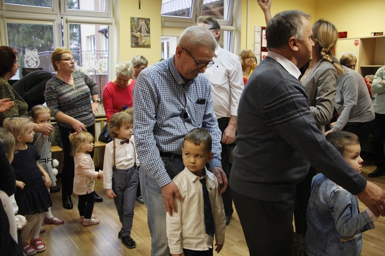 Sochaczew. Dzień Babci i Dziadka w Przedszkolu Świętych Aniołów Stróżów