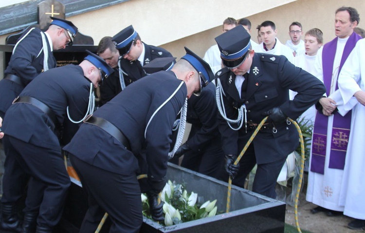 Pogrzeb śp. ks. kan. Marka Kręciocha w Kobiernicach